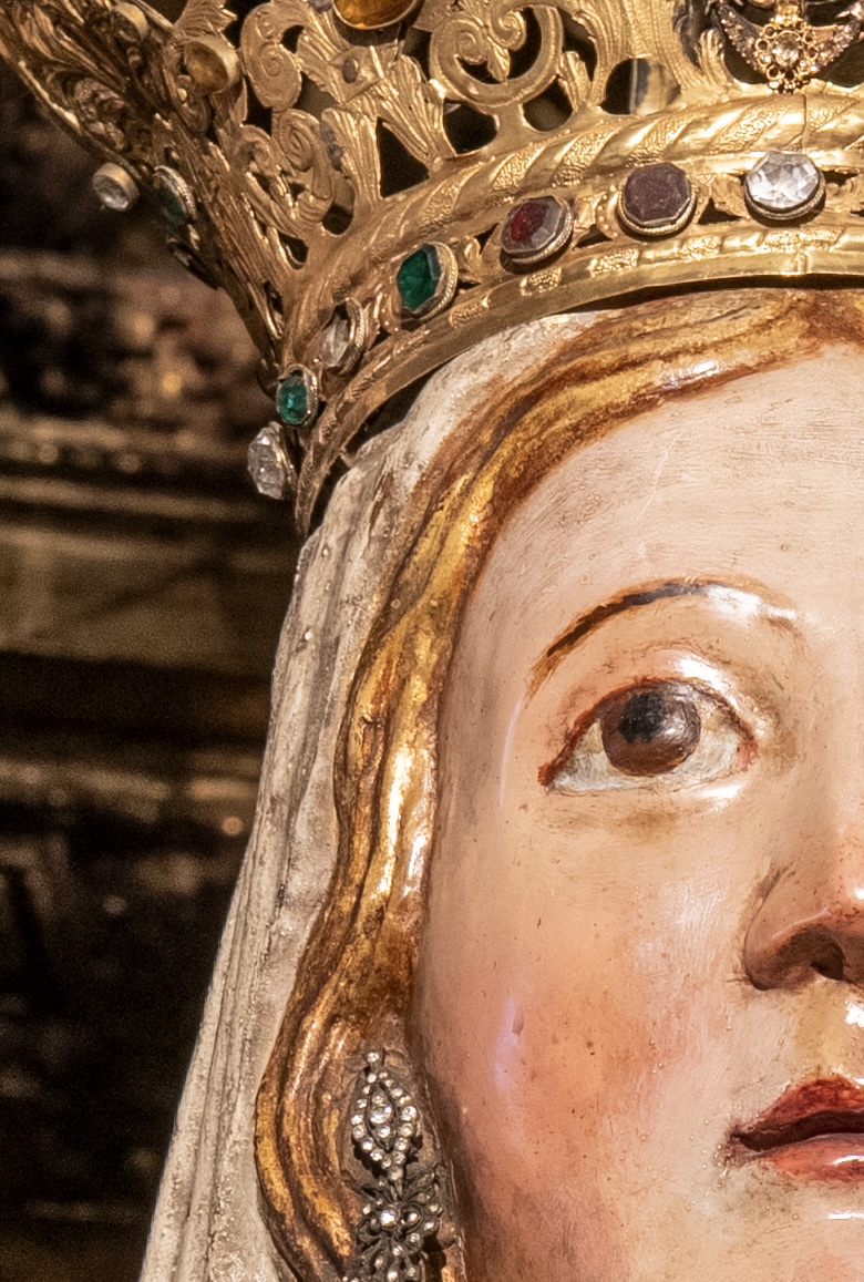 Detalle de la Virgen de los Ojos Grandes