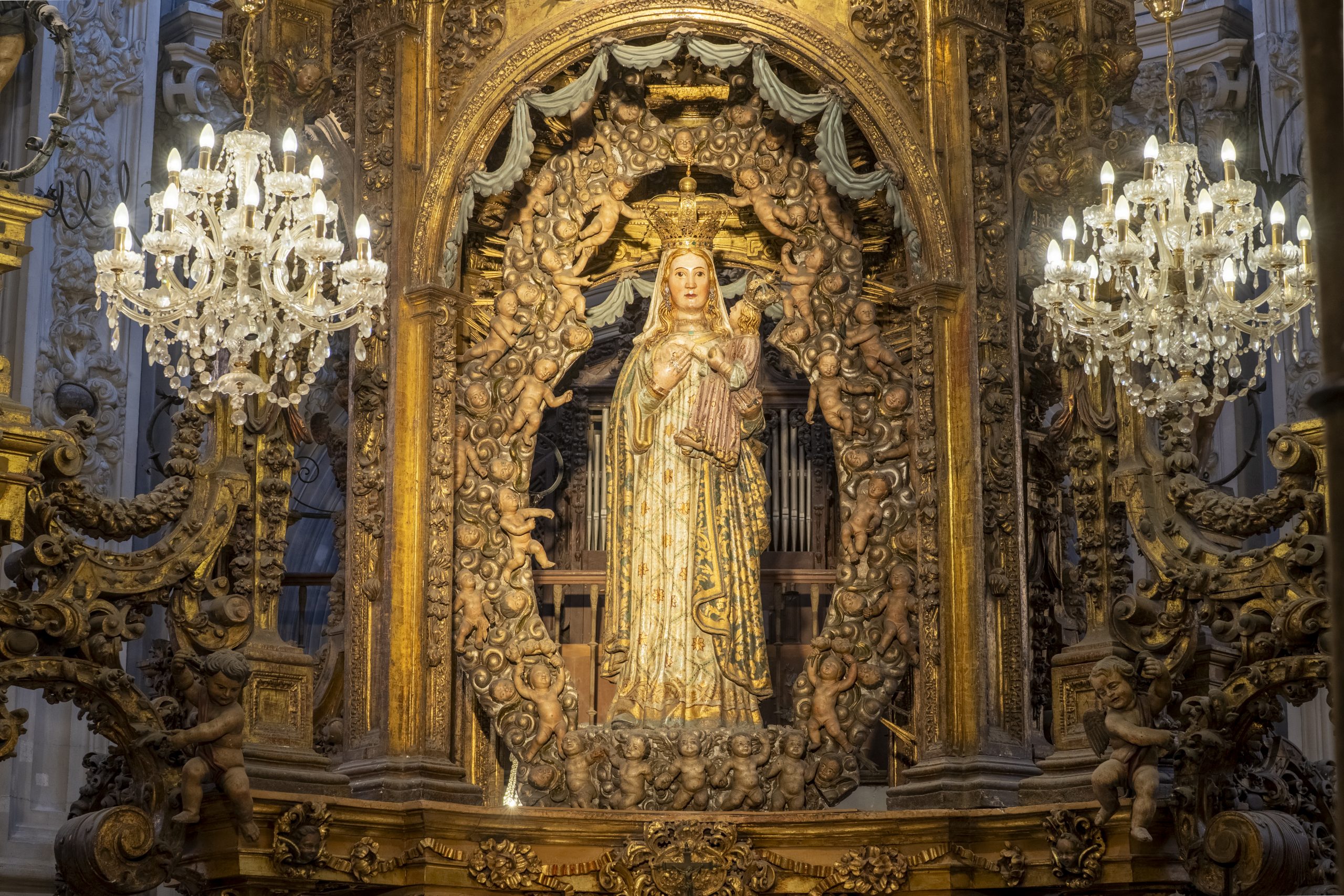Imagen de la Virgen de los Ojos Grandes